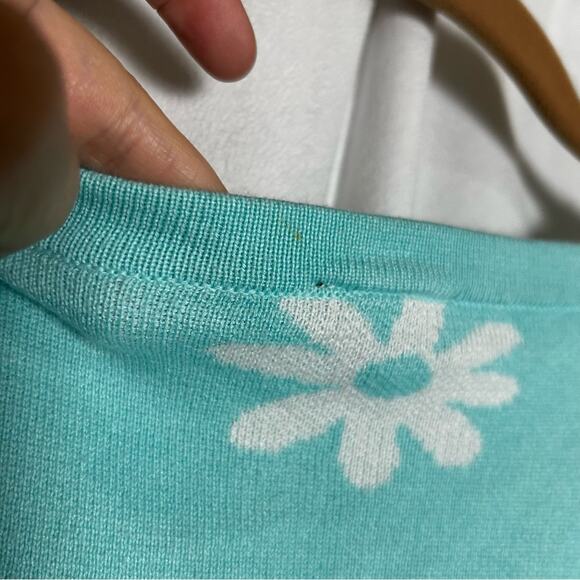 Torrid Light Blue Daisy Floral Print V Neck Button Front Half Sleeve Cardigan 1X - Picture 6 of 10